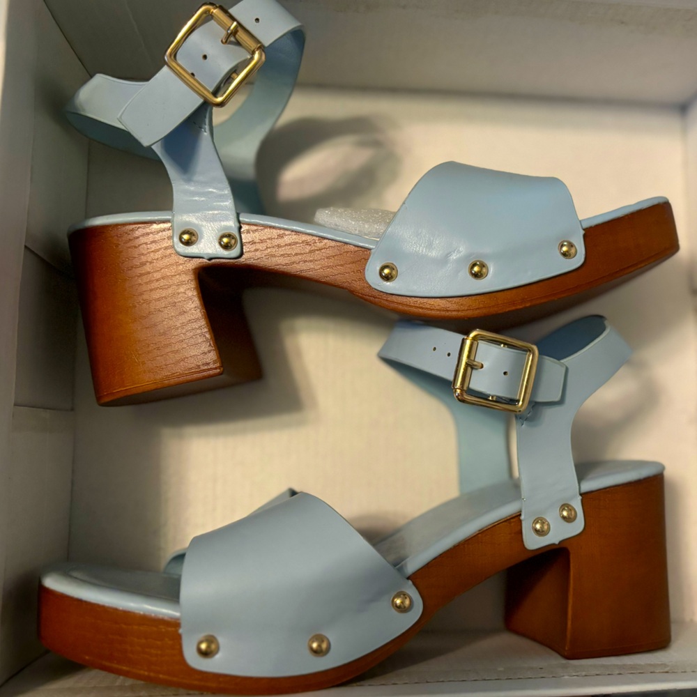 Blue block heels 7.5 NWOT